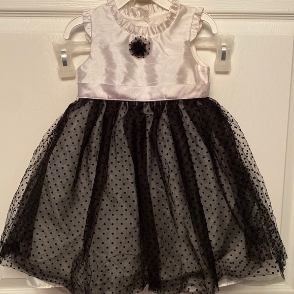 T Wendy Bellissimo dressy pretty baby girls dress 24M.   EUC - Picture 1 of 4